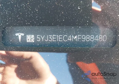 2021 Tesla Model 3 Performance Dual Motor All-Wheel Drive z USA, uszkodzony, nr VIN 5YJ3E1EC4MF988480